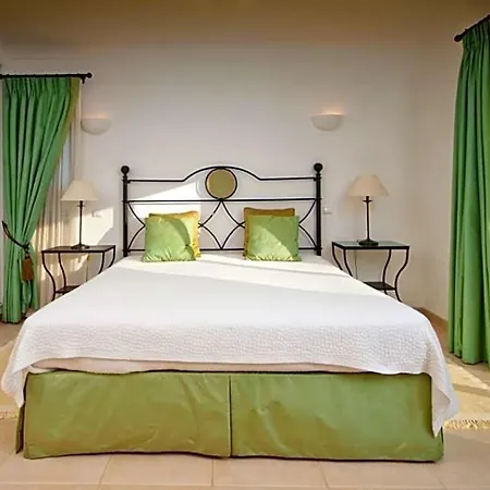 Carvoeiro Sleeps 6 Air Con Wifi
